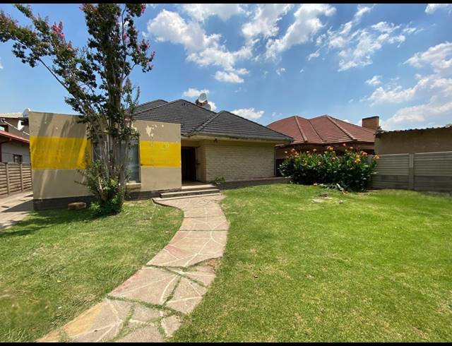 20 BEDROOM HOUSE FOR SALE IN VEREENIGING CENTRAL